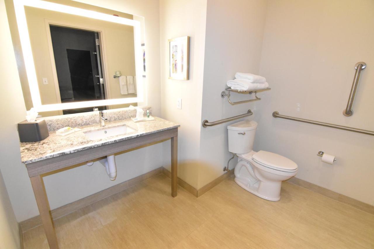 Holiday Inn - Kansas City - Northeast By Ihg Buitenkant foto