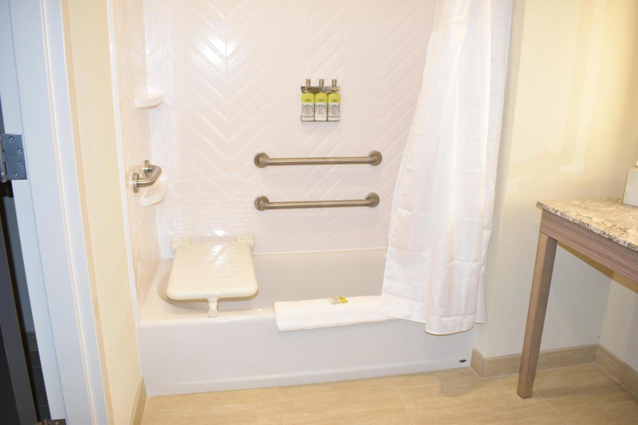 Holiday Inn - Kansas City - Northeast By Ihg Buitenkant foto
